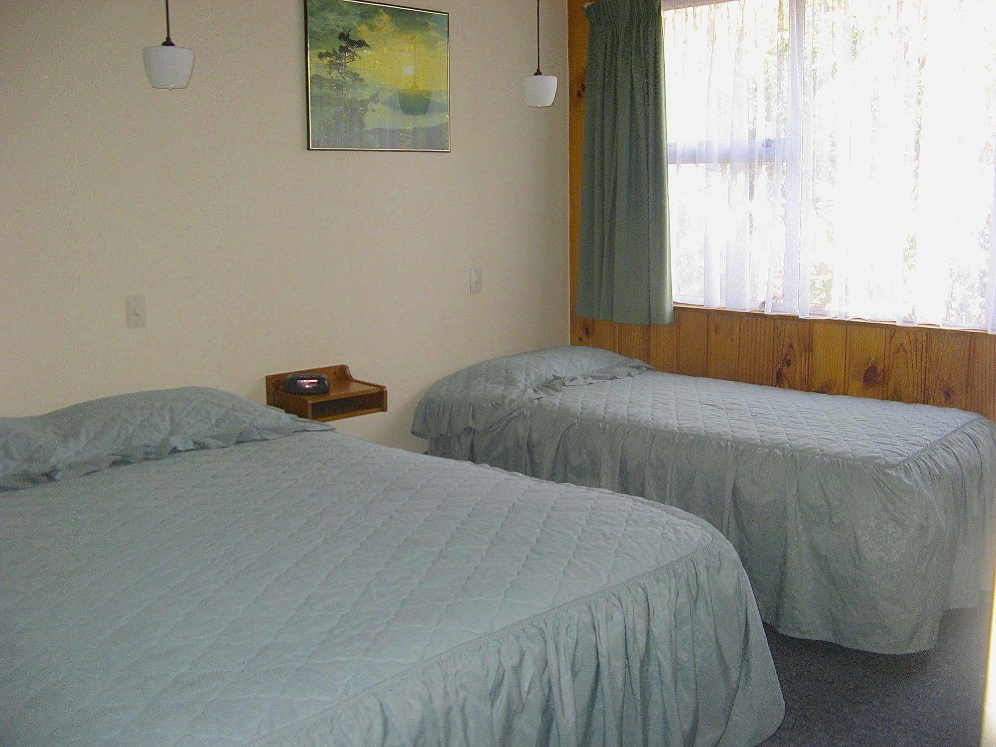 Tongariro River Motel Туранги Екстериор снимка